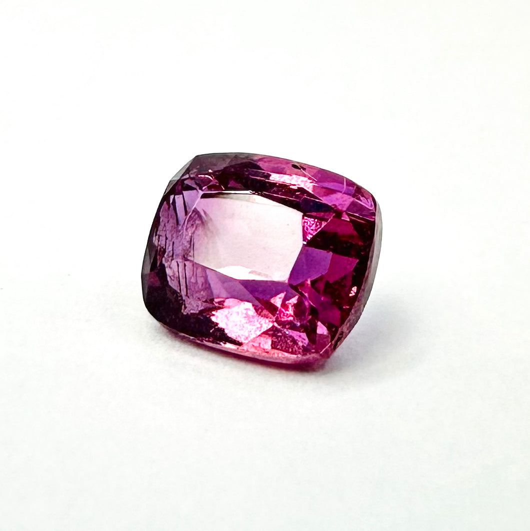 1.06cts 5.5x5mm Cushion Cut Faceted Pink-Purple Sapphire