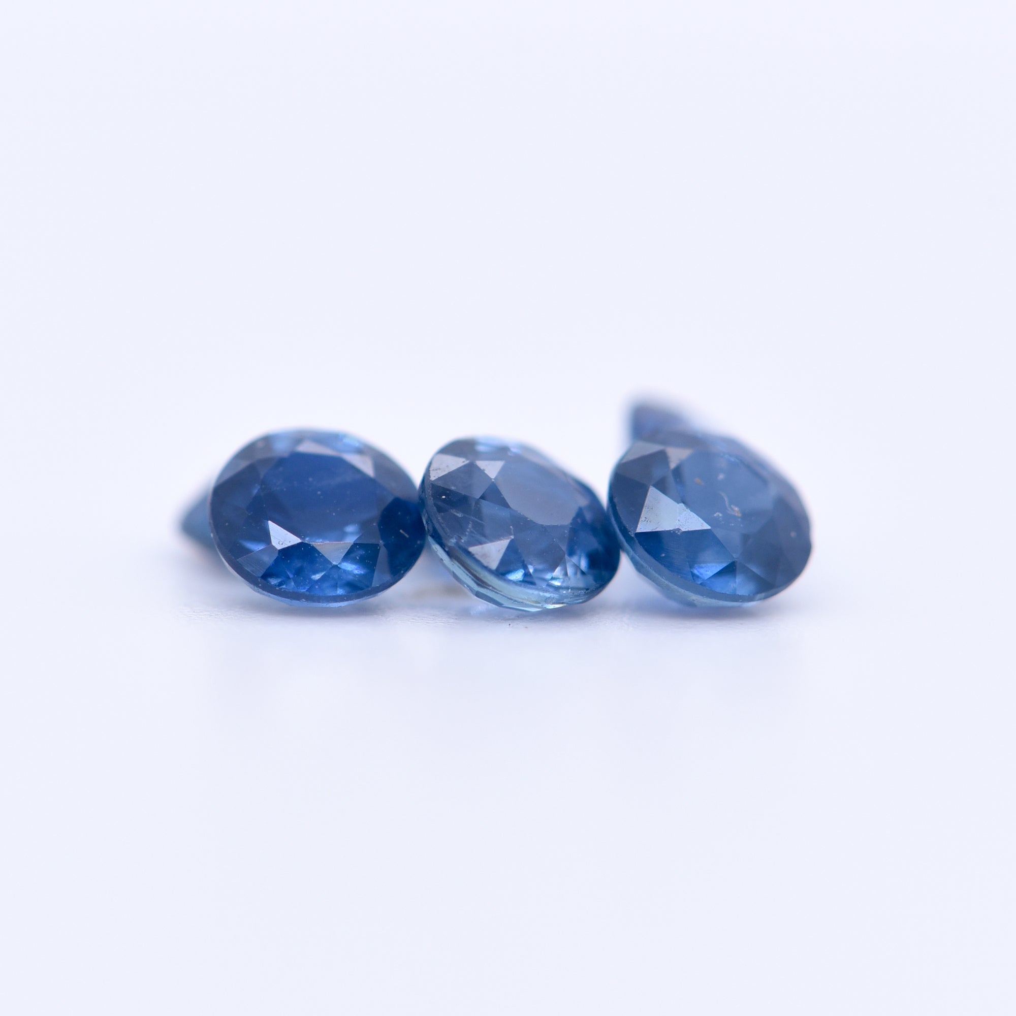 4mm Round Faceted Blue Sapphires