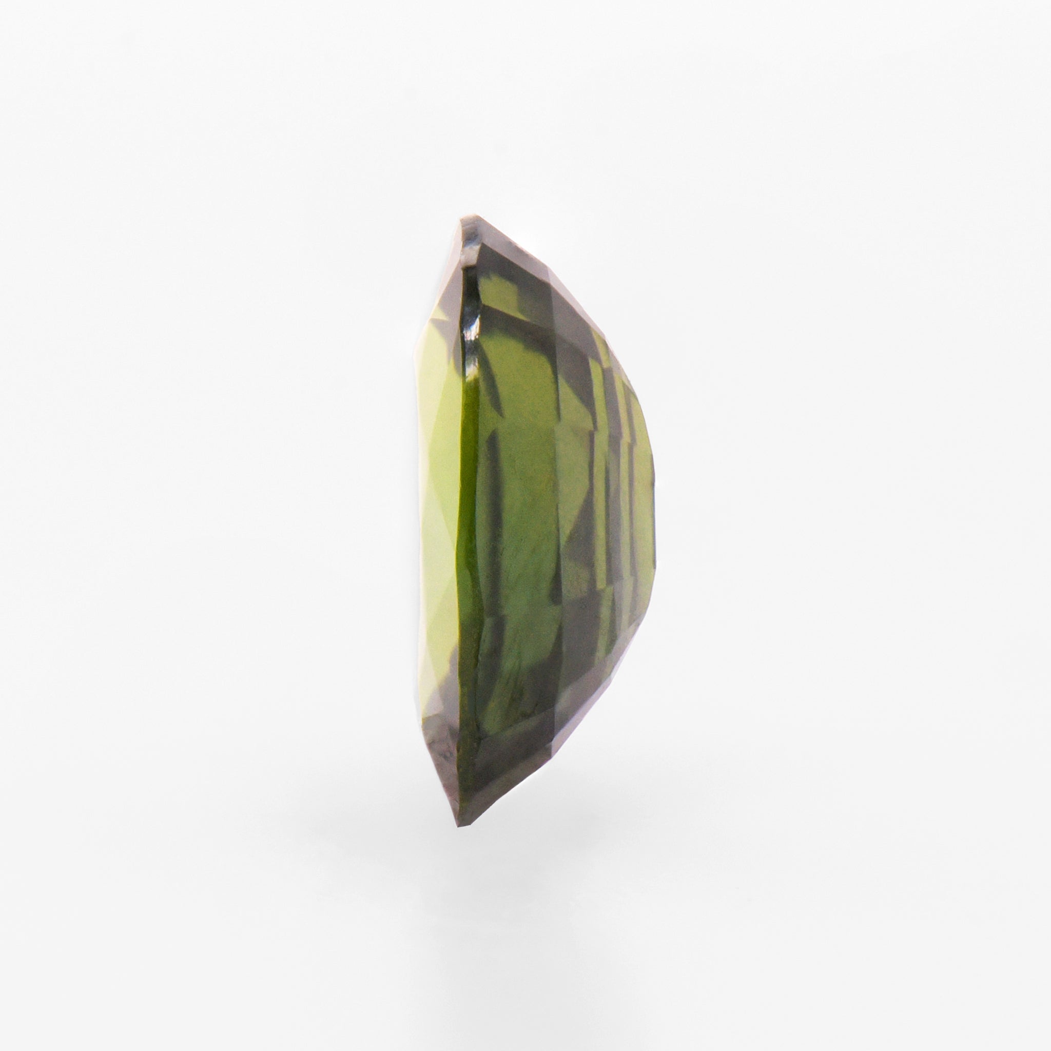 1.02cts 7.5x5.2mm Oval Faceted Green Sapphire