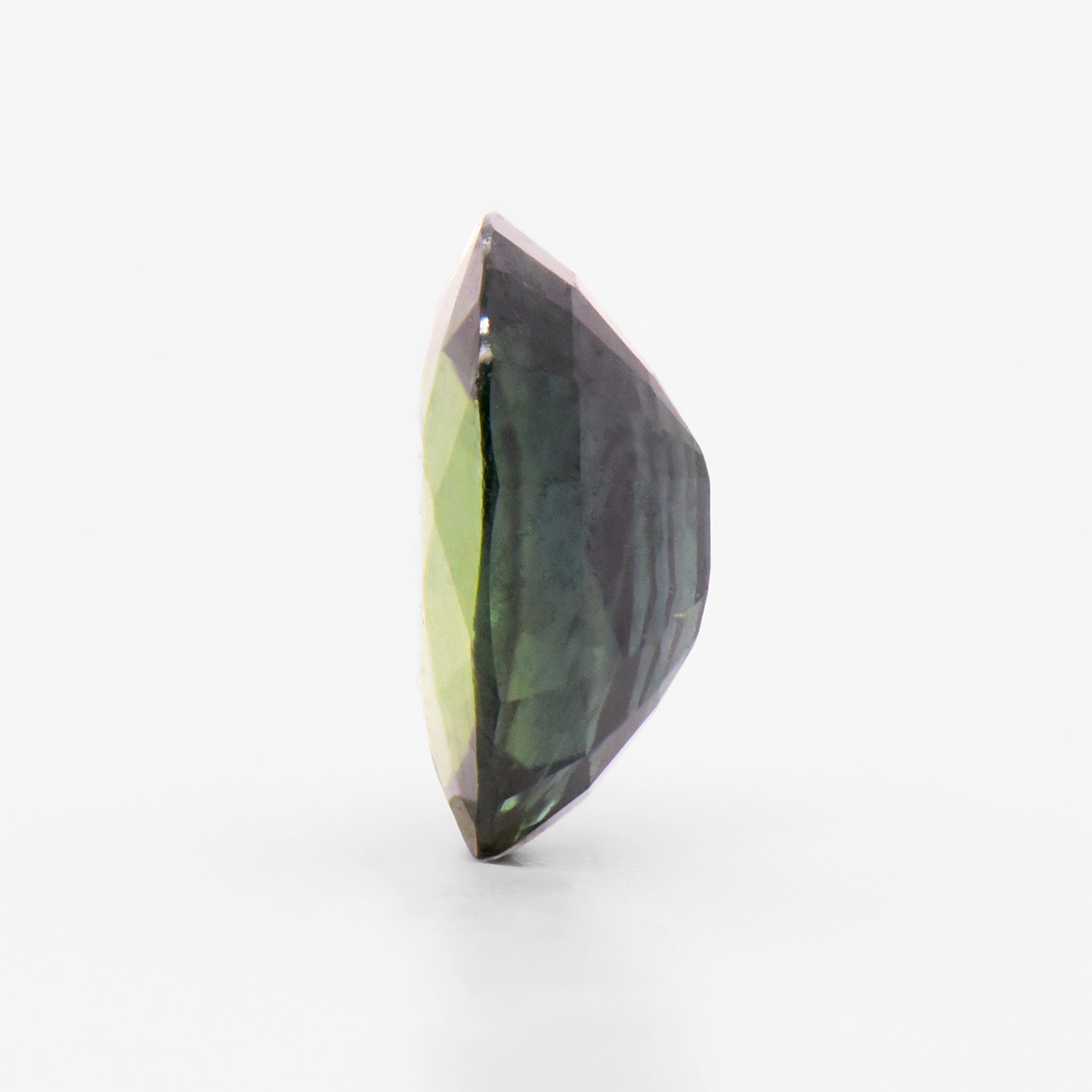 1.04cts 7.2x5.3mm Oval Faceted Green Sapphire