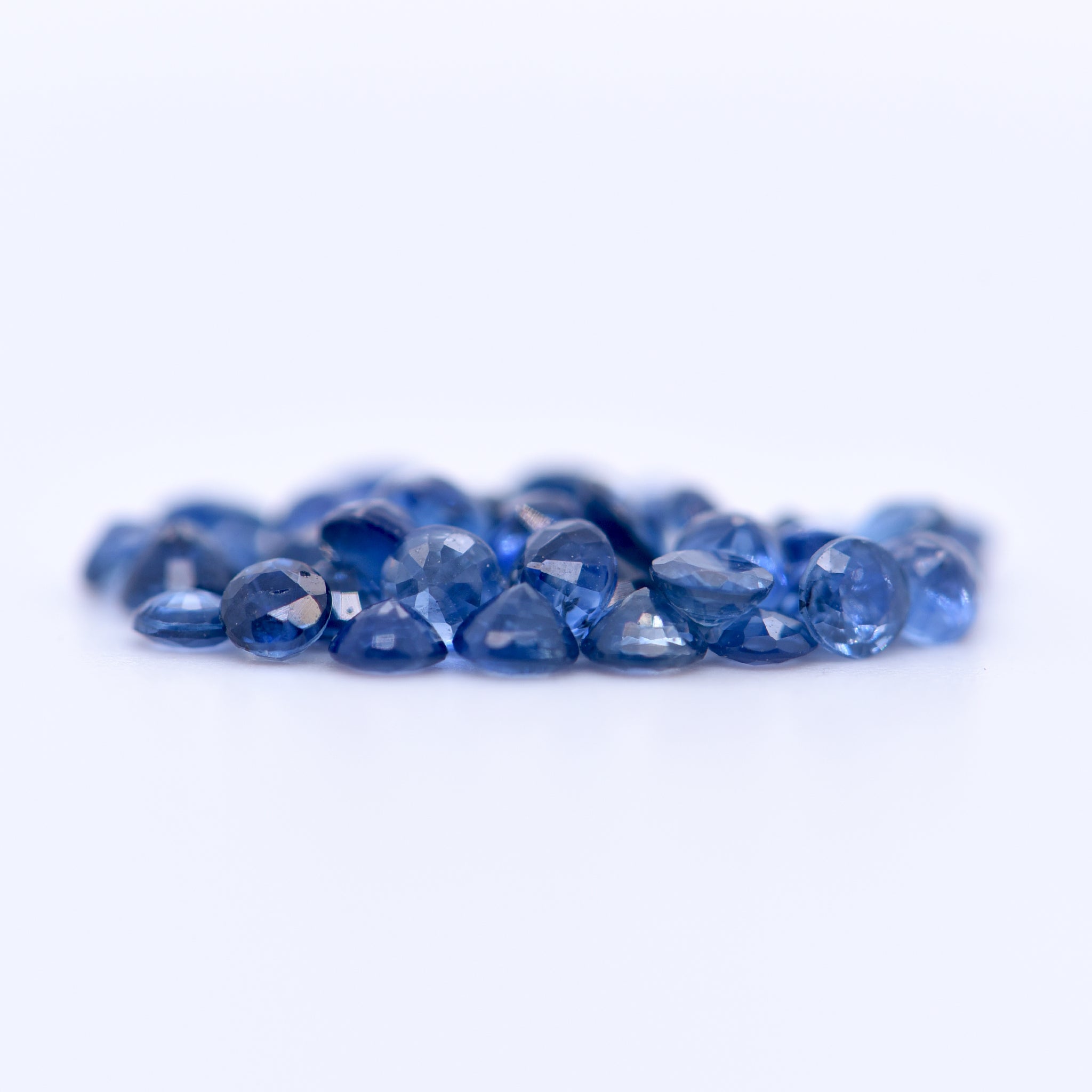 2.5mm Round Faceted Blue Sapphires