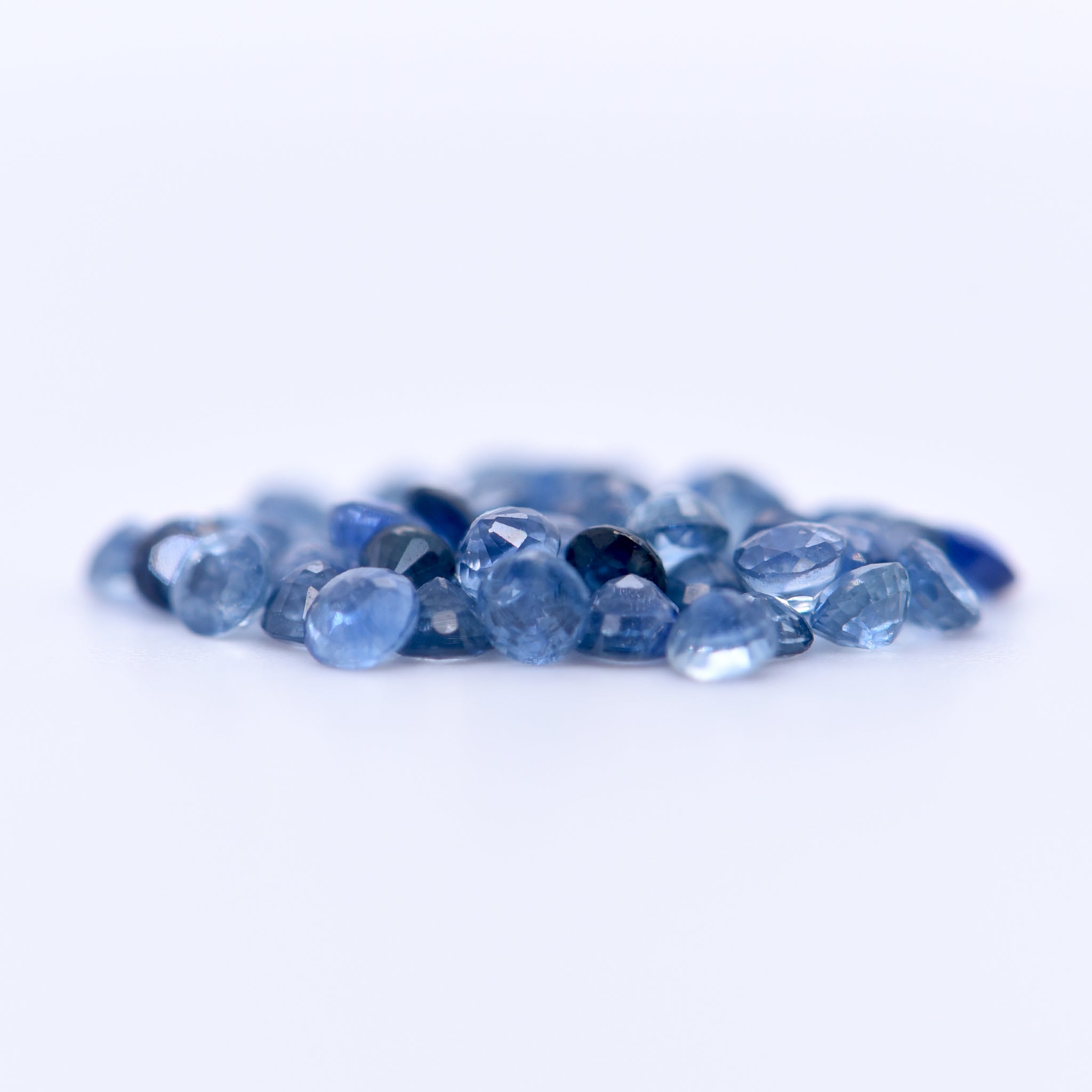 2.5mm Round Faceted Blue Sapphires